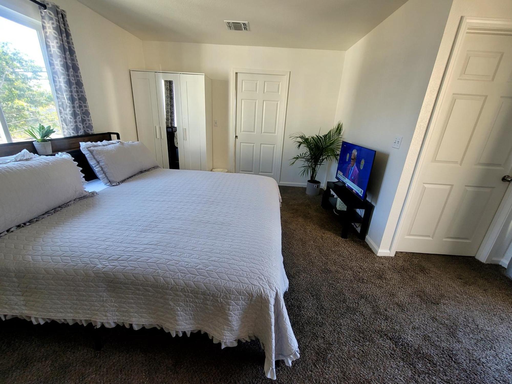 Vakantiehuis 4 Bedrooms & 2.5 Bathrooms In La